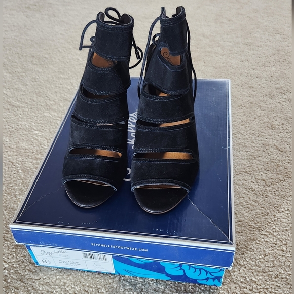 Seychelles Play Along Heel Black Suede - Picture 2 of 6